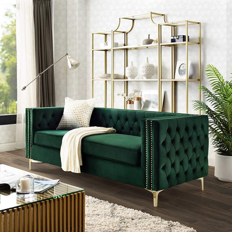 sofá verde em sala moderna
