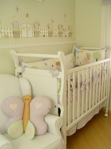 quarto de bebê com borboletas