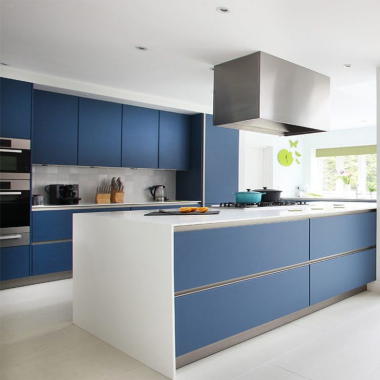 cozinha minimalista azul