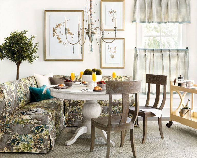 mesa de jantar com sofá e cadeiras