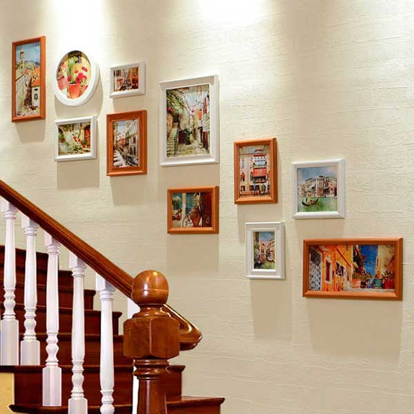 decoração de escadas com fotos na parede