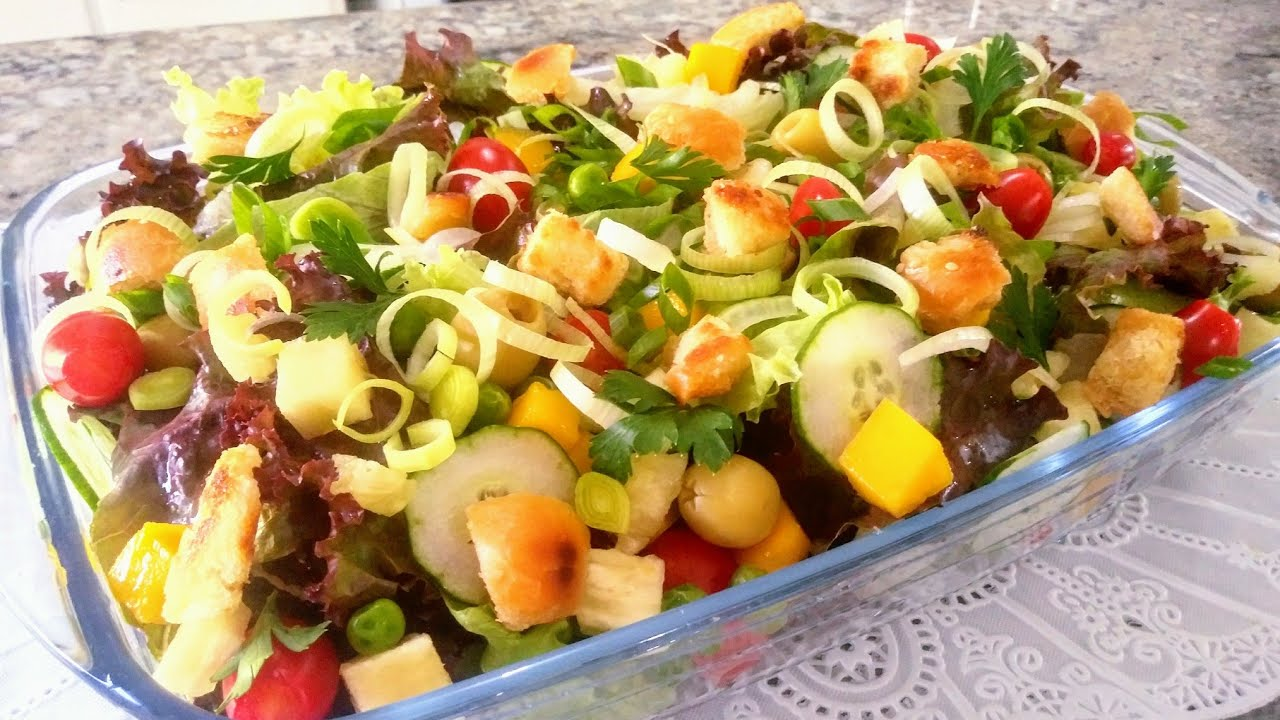 Receita de Salada Tropical para incluir frutas de um jeito saboroso - HomeIT