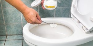 bicarbonato de sódio em vaso sanitário