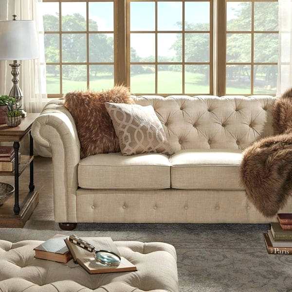 almofadas em sofá cor creme