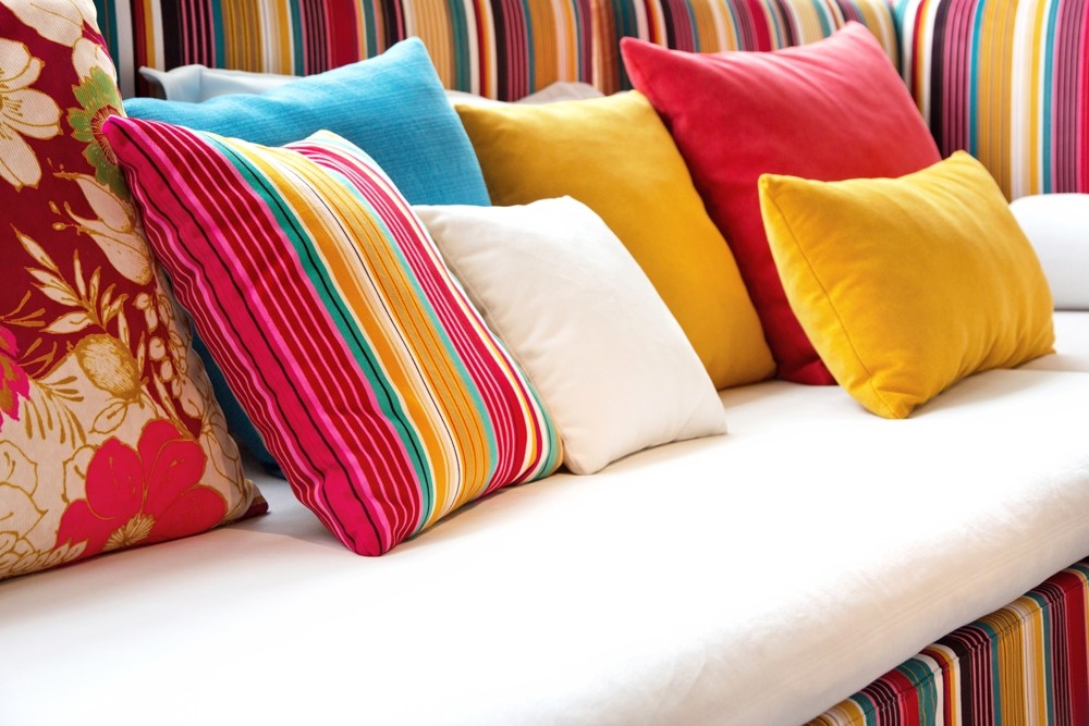 almofadas coloridas