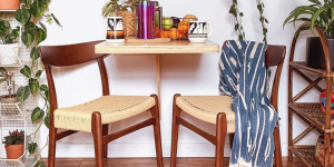 Cuidado com o pouco espaço na cozinha; uma mesa dobrável pode ser a solução