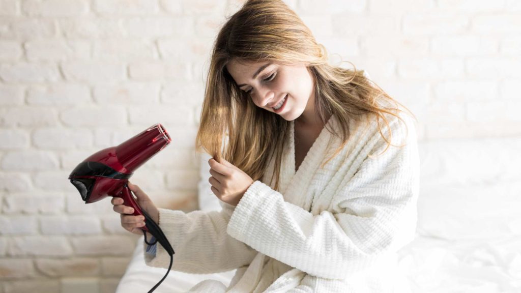 Como escolher o secador de cabelo; 5 dicas MUITO ÚTEIS para sua rotina de beleza