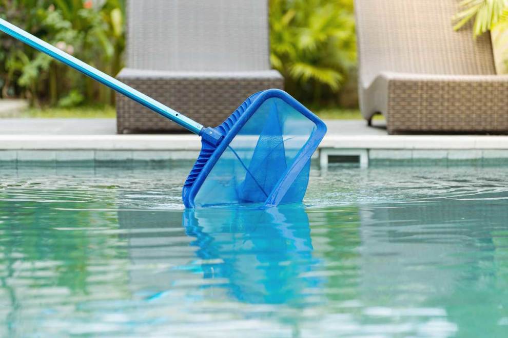 Como limpar sua piscina; leia com atenção o passo a passo e evite os erros mais comuns