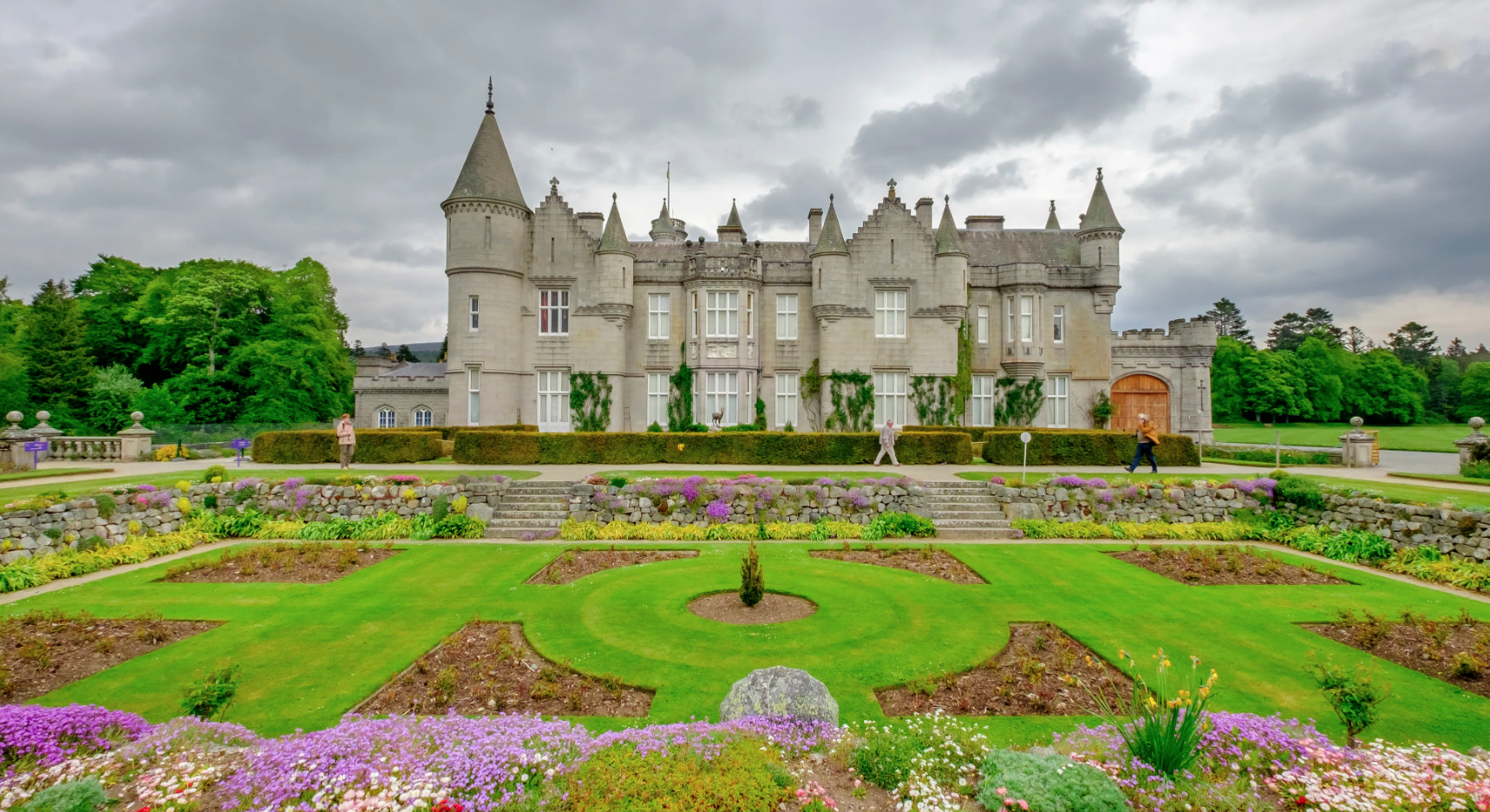 A arquitetura e jardins do Castelo de Balmoral que vai deixar você ENCANTADO