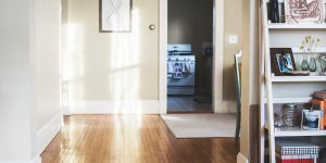6 modelos de portas para ambientes pequenos em sua casa; você vai adorar a 4ª opção
