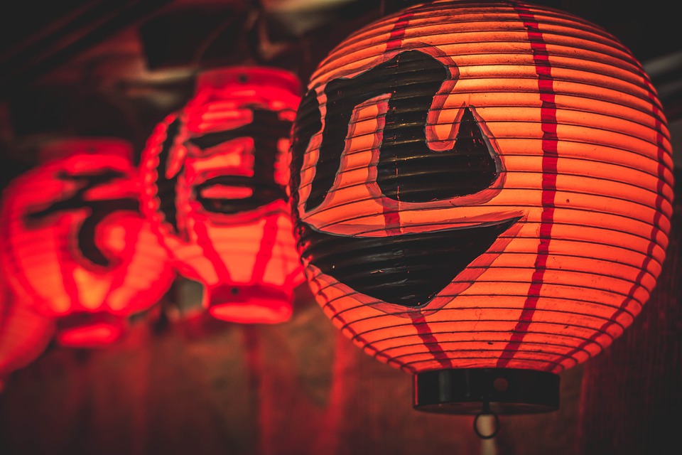 Como fazer lanterna japonesa; surpreenda a decoração de sua casa com esse item oriental