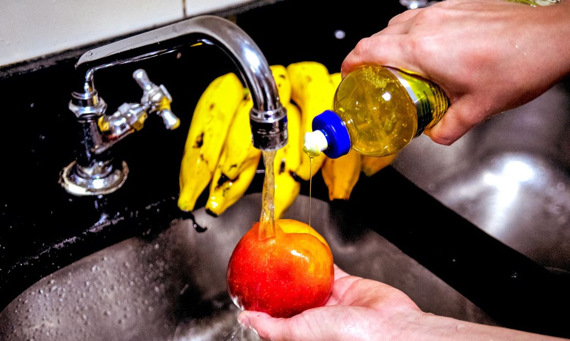 lavar frutas