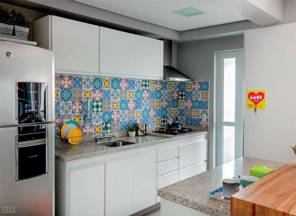 azulejos coloridos em cozinha