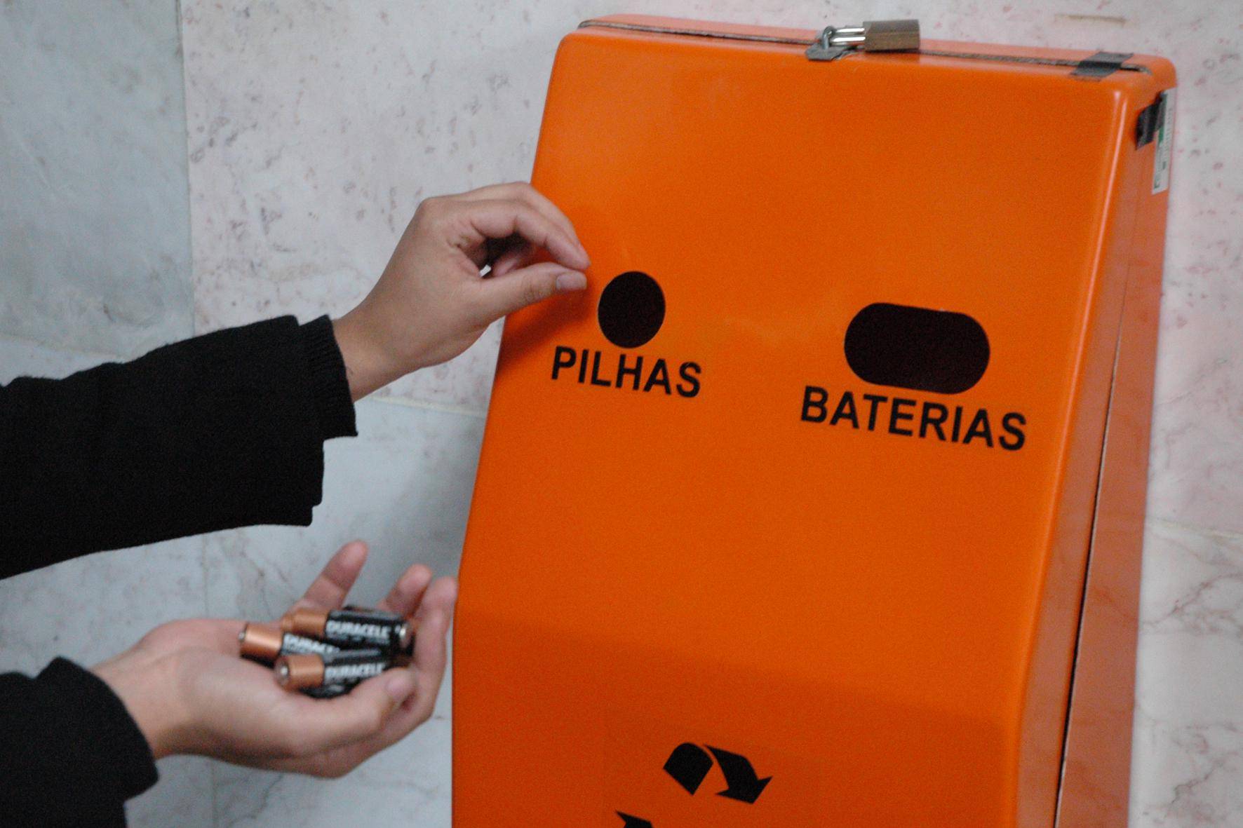 Descarte de pilhas e baterias: entenda a importância, como fazer do modo certo e os cuidados necessários