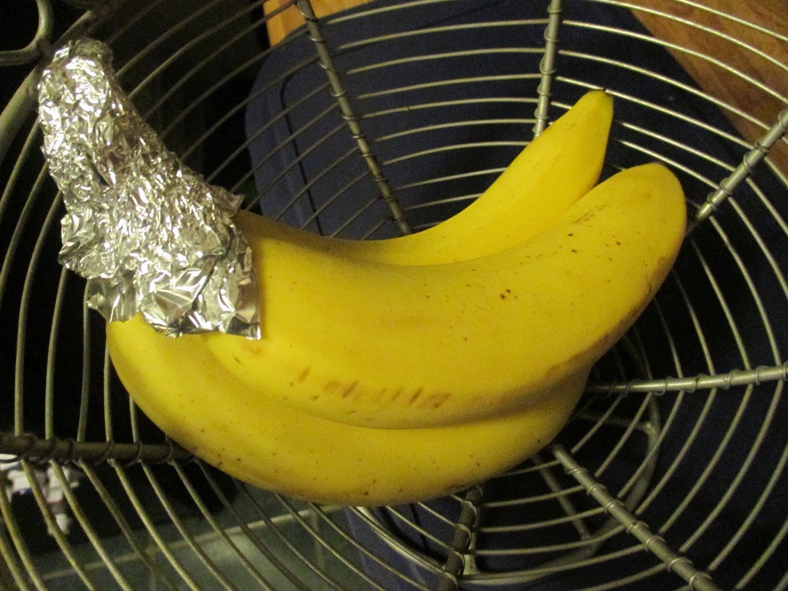 papel alumínio em banana