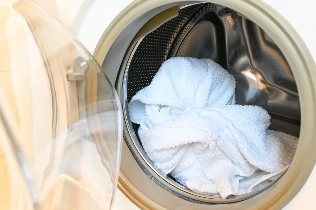toalha de banho na máquina de lavar