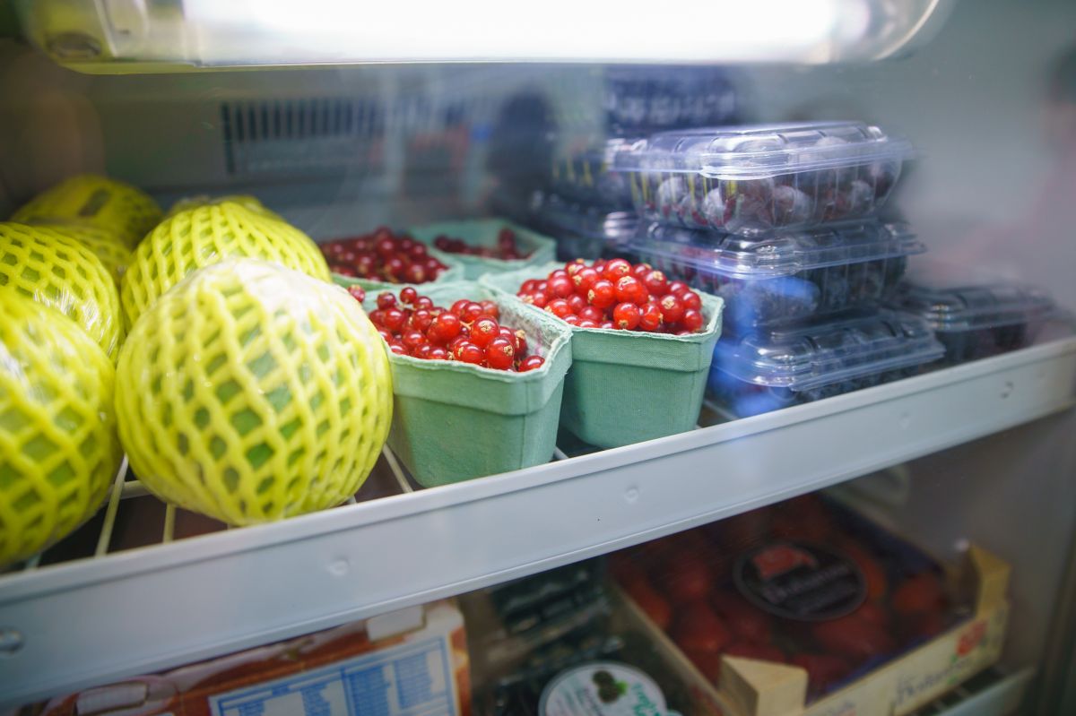 alimentos dentro da geladeira