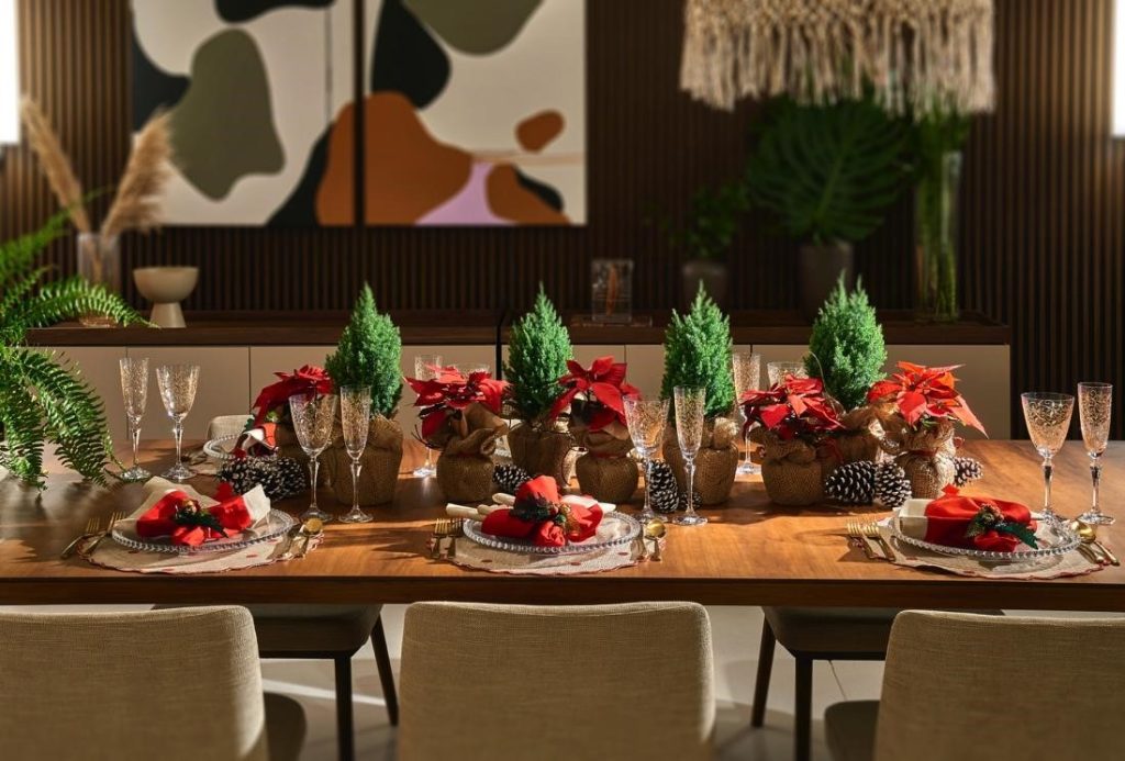 5 dicas para arrumar mesa de jantar para Natal: conheça ideias criativas e bonitas para a ceia