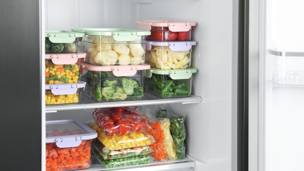 8 dicas para organizar a geladeira: conheça os melhores truques para ter mais espaço e praticidade
