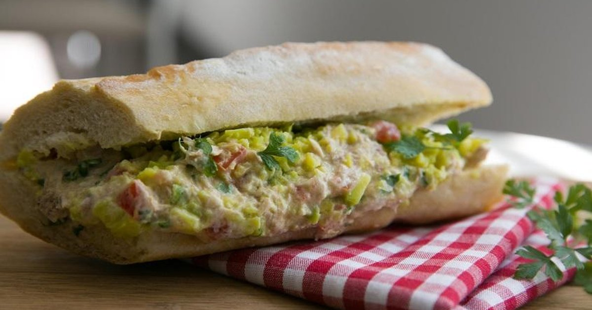 Receita de Sanduíche de Atum e Abacate super rápido e delicioso para quem tem pressa no almoço