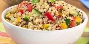 Receita de Salada de Quinoa, leve e ótima para complementar o almoço de Natal