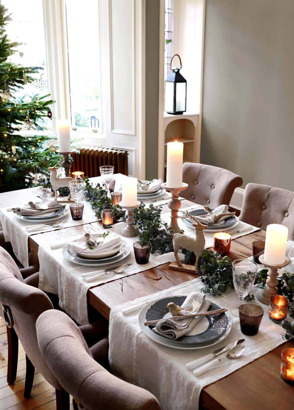 mesa de jantar com decoração natalina
