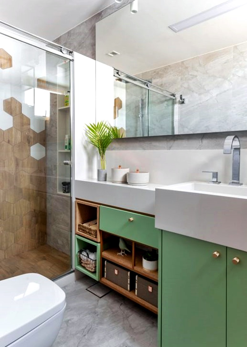 banheiro com armários verdes