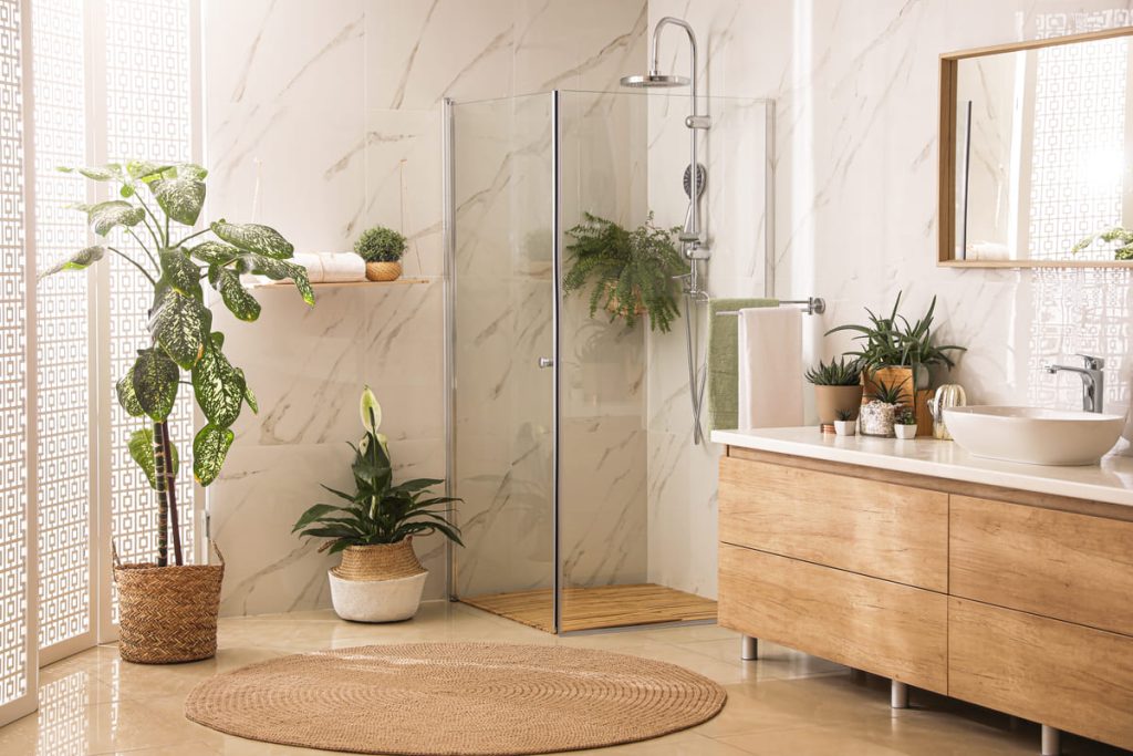 Como decorar banheiro com plantas: veja ideias inspiradoras para dar um toque verde ao ambiente