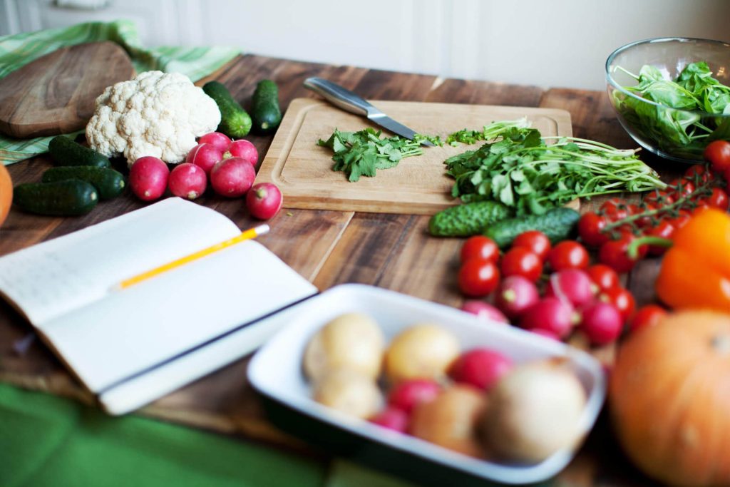 9 dicas para economizar tempo na cozinha: siga essas etapas para o preparo das refeições ser mais prático