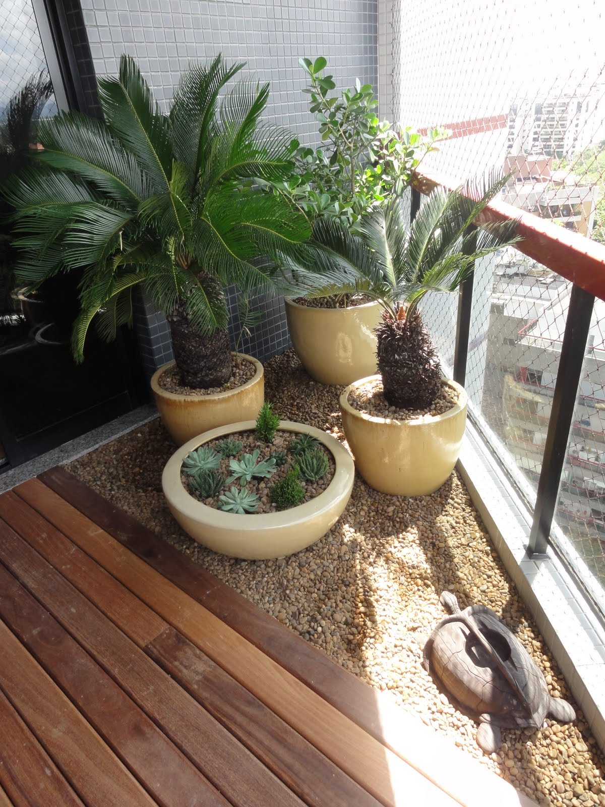 jardim pequeno em varanda de apartamento