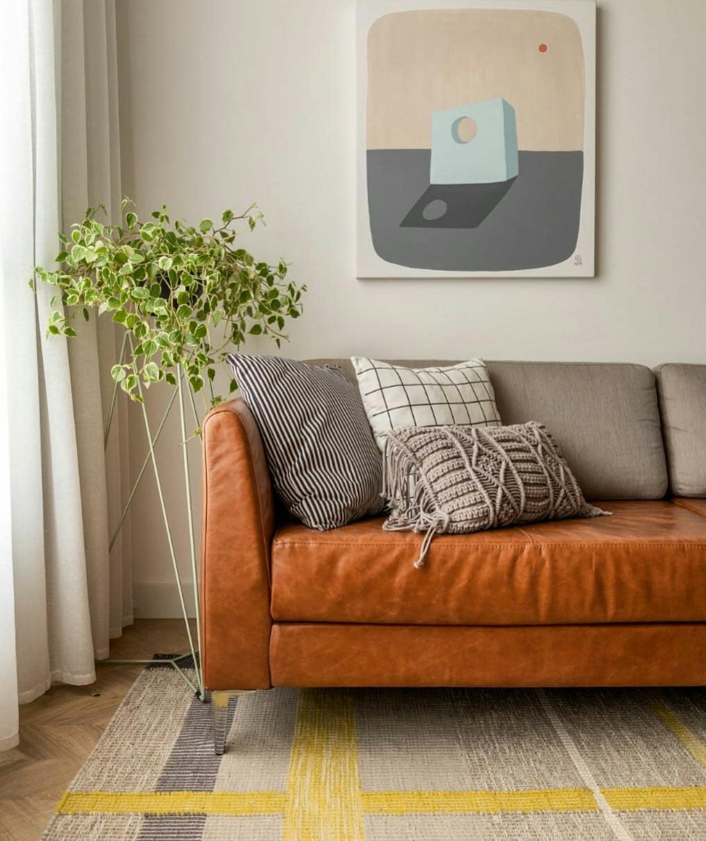 sofá de couro em sala