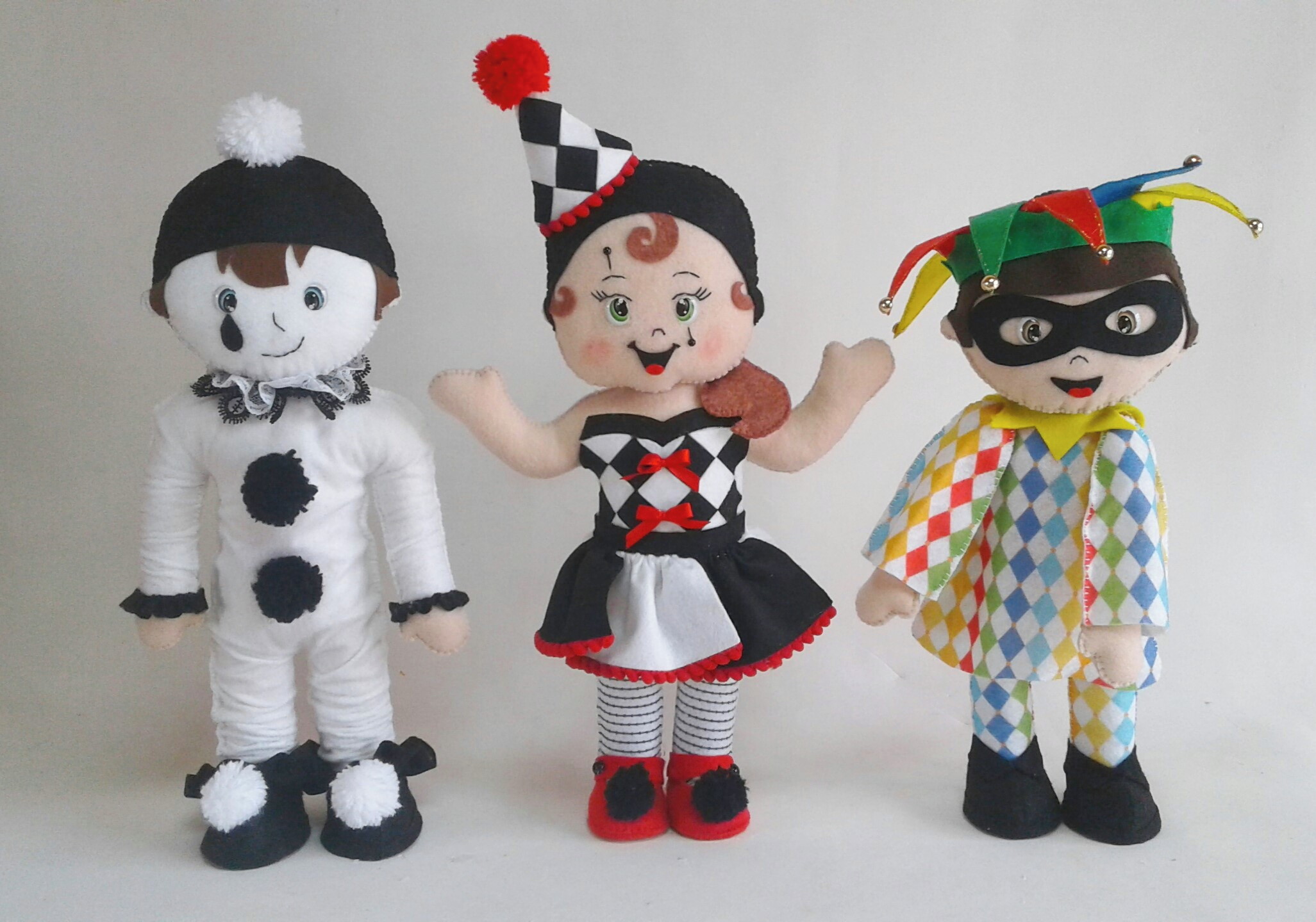 Bonecos de Pierrot para carnaval