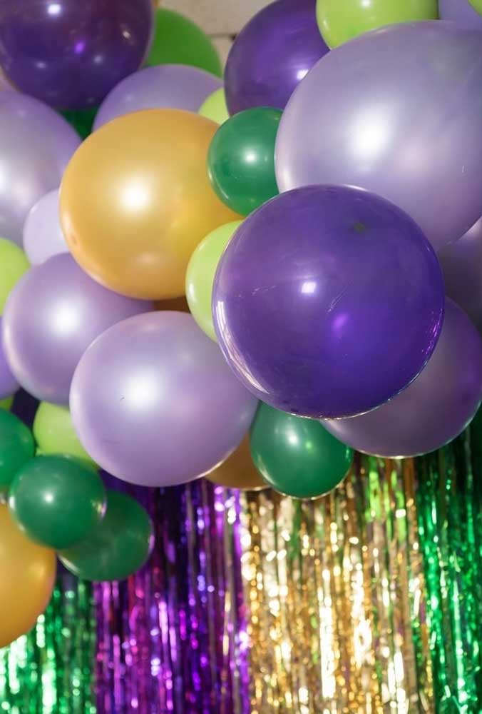 balões na decoração de carnaval