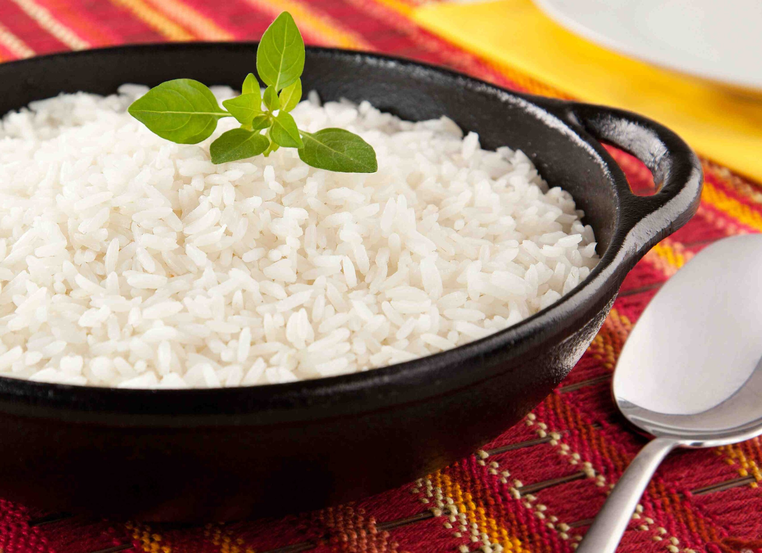 Receita de Arroz Branco. ESTE é o segredo para preparar um arroz perfeito para acompanhar qualquer prato