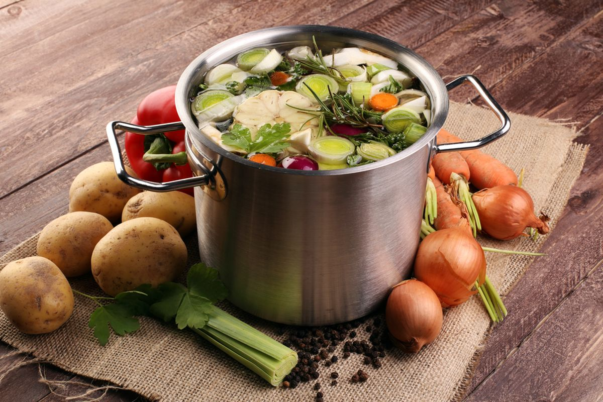 Receita de Caldo de Legumes Caseiro, saudável e prático de fazer para usar em muitos pratos