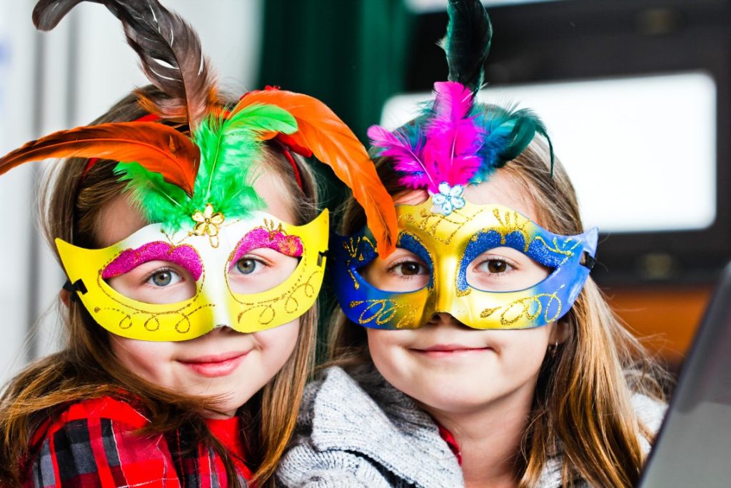 Máscaras de Carnaval para criança DIY: saiba como fazer modelos criativos e super fáceis