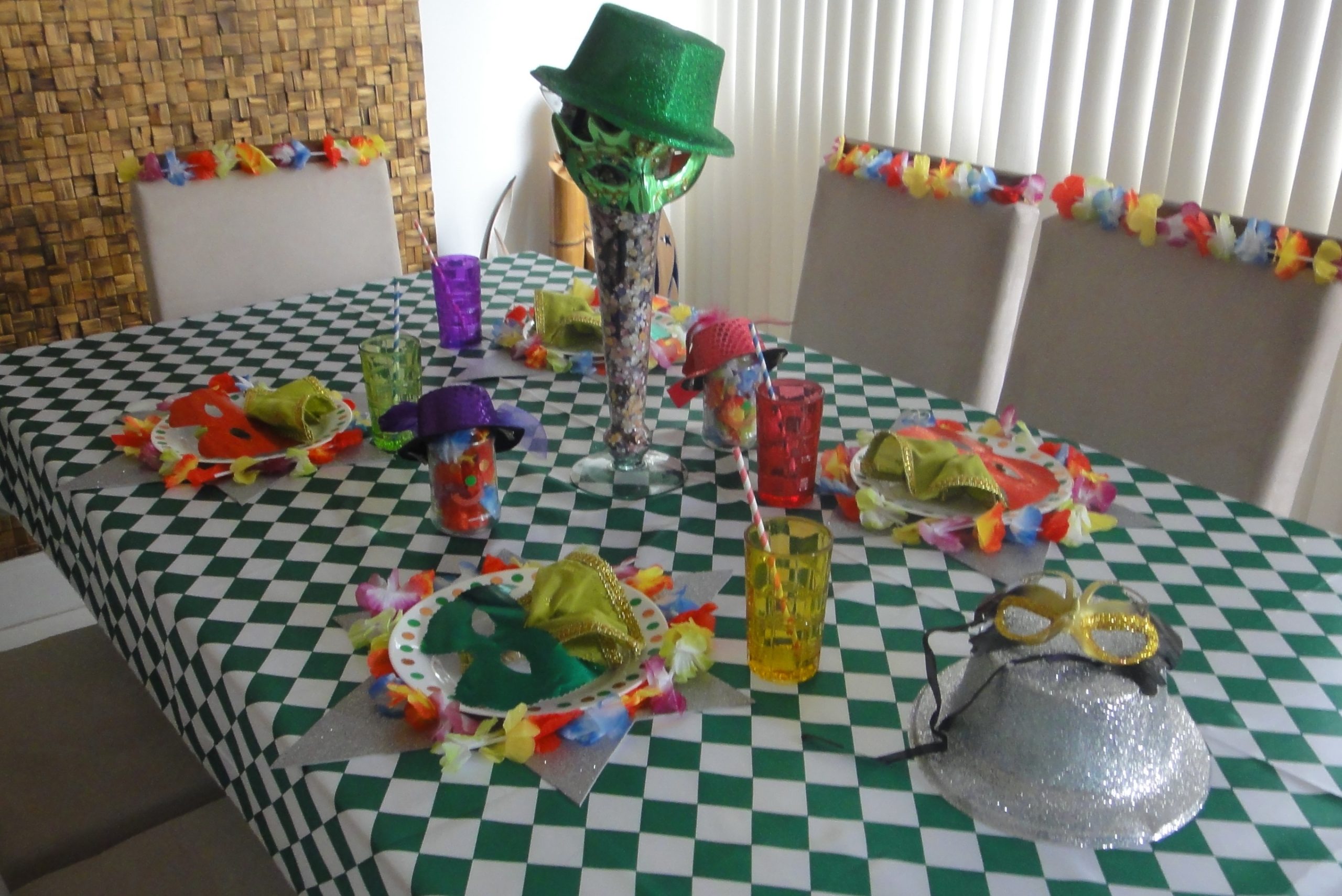 mesa decorada de carnaval