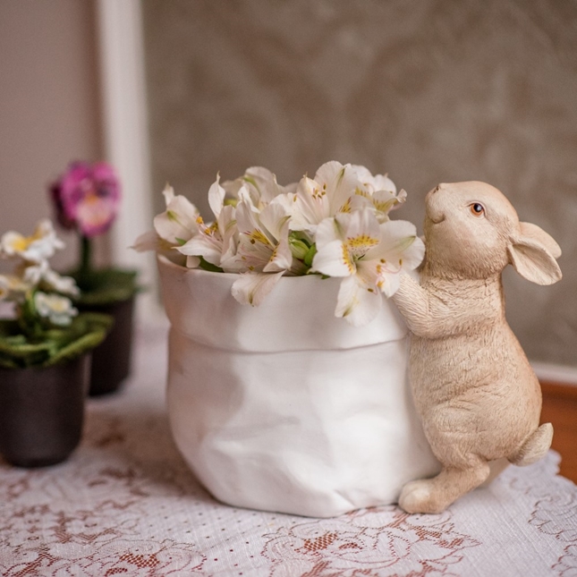 cachepot de coelho com flores