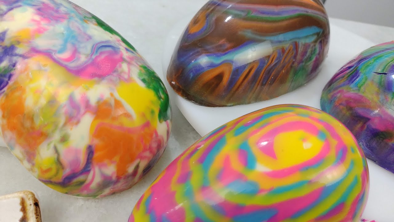 cascas de ovos coloridos