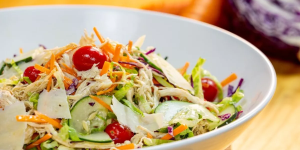 Receita de Salada de Frango com Milho, uma verdadeira delícia e simples de ser feita para o almoço