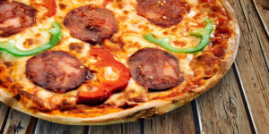 Receita de Pizza Siciliana saborosa e que é a opção perfeita para um jantar com amigos