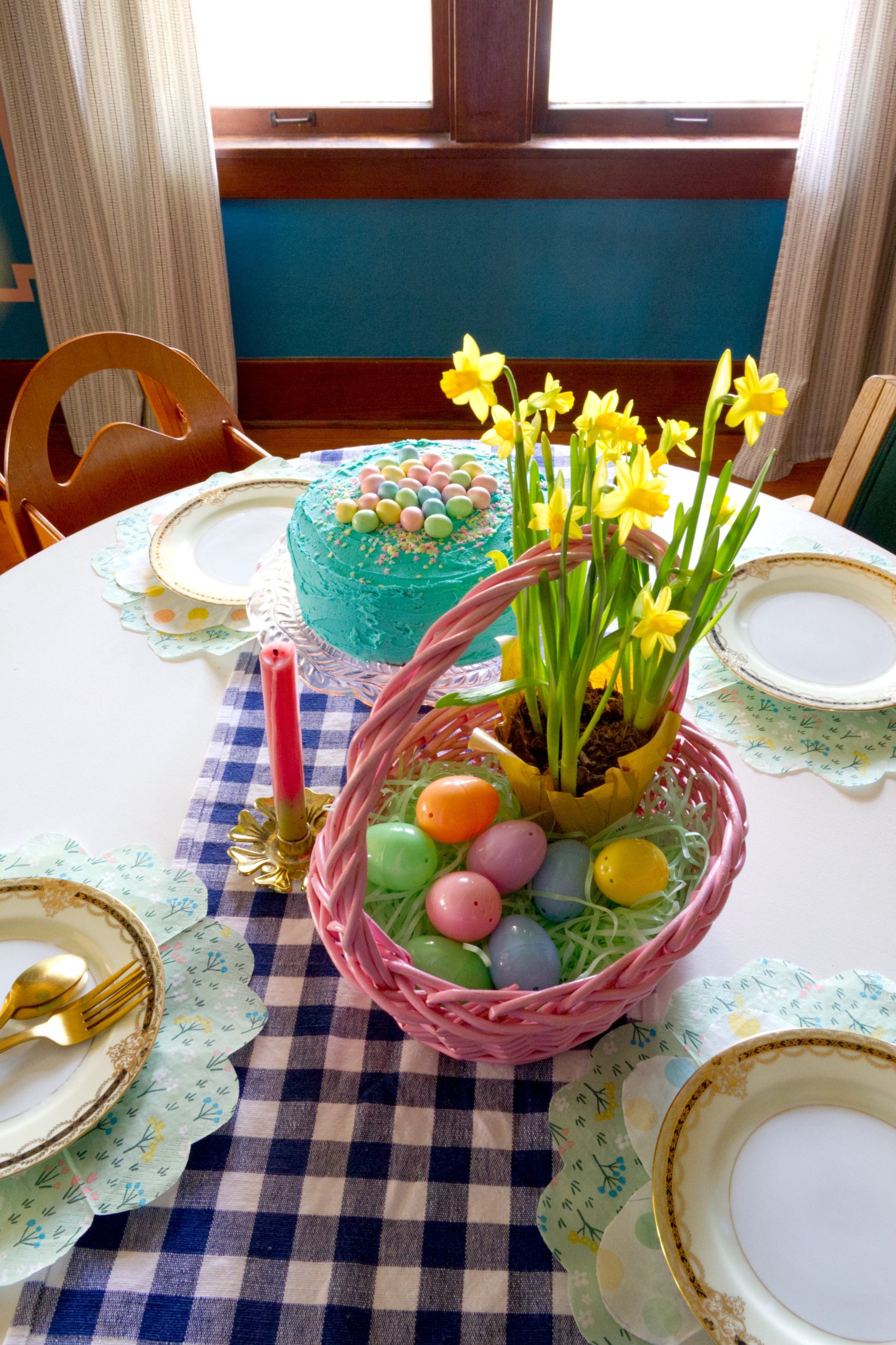 mesa decorada de páscoa