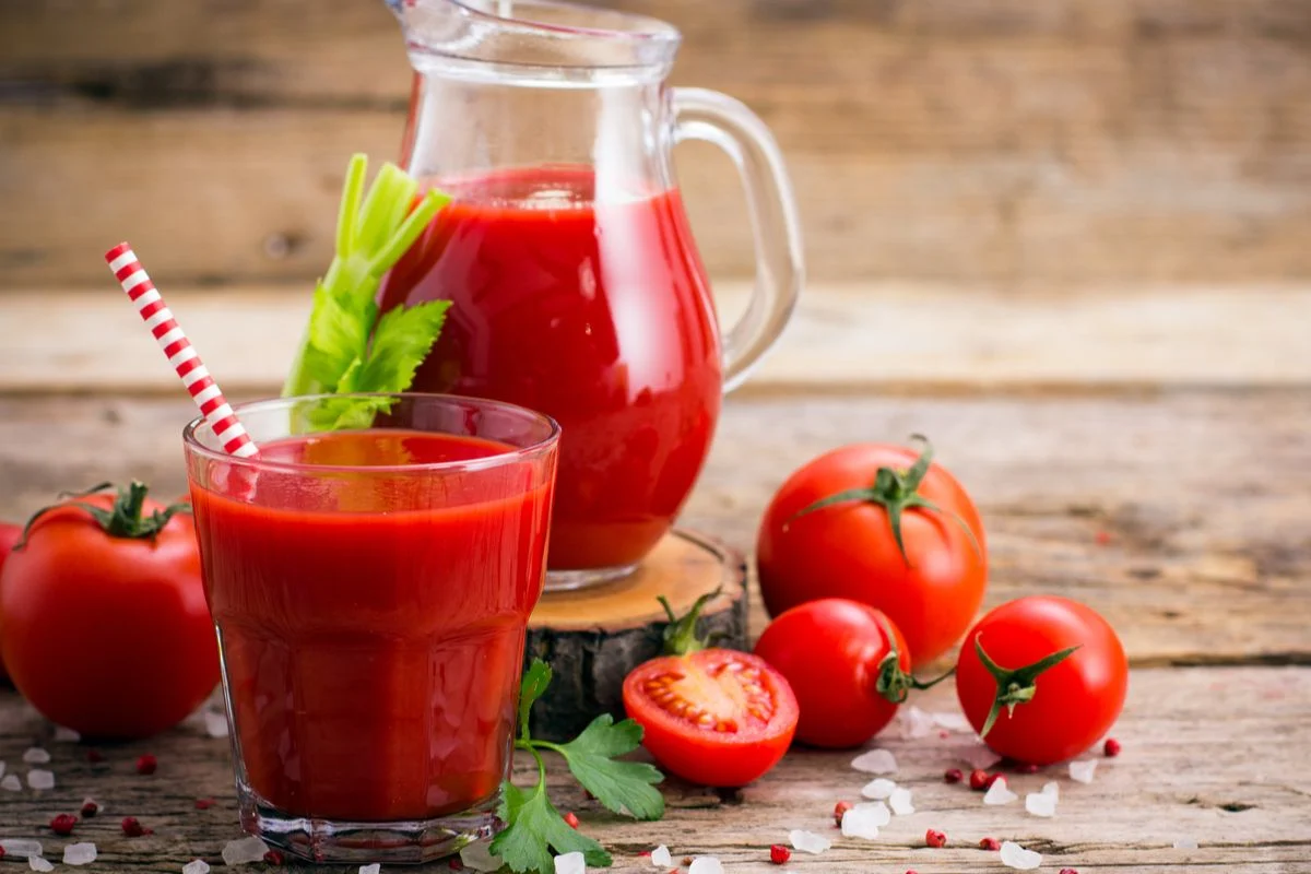 Receita de Suco de Tomate para variar no dia a dia e ter os vários benefícios dessa fruta