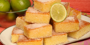 Receita de Quadradinhos de Limão, bolo mineiro super gostoso e fácil de fazer