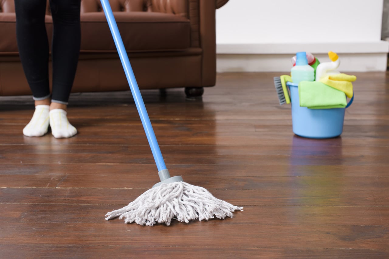 SEM DIFICULDADE: essa é a mistura caseira para limpar o chão SEM ESFORÇO