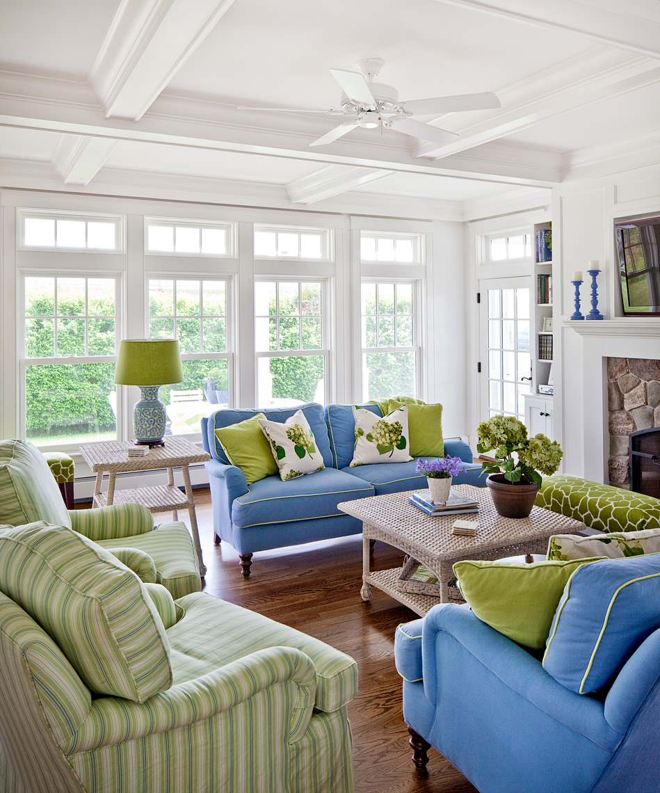 sala de estar decorada com azul e verde