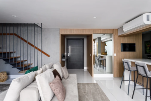 espaço com ambientes integrados em apartamento