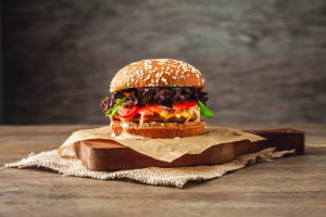 Receita de Hambúrguer de Quinoa: a opção PERFEITA e fácil de preparar para vegetarianos e veganos