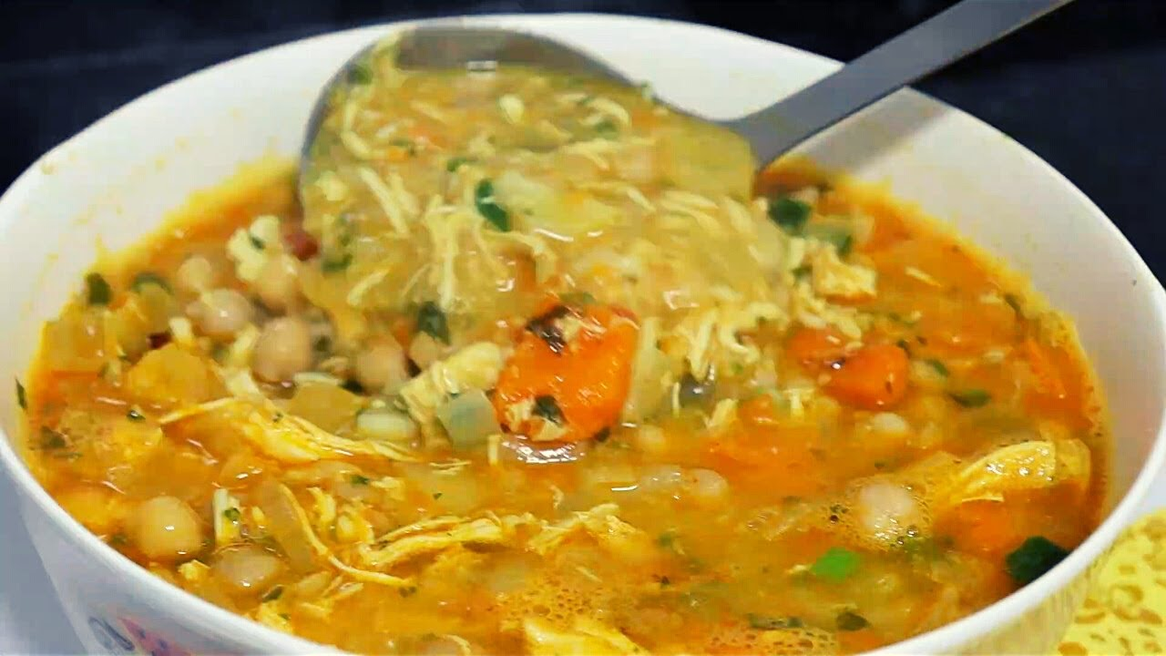 Receita de Sopa de Grão-de-bico, fácil, prática e com legumes para os dias frios