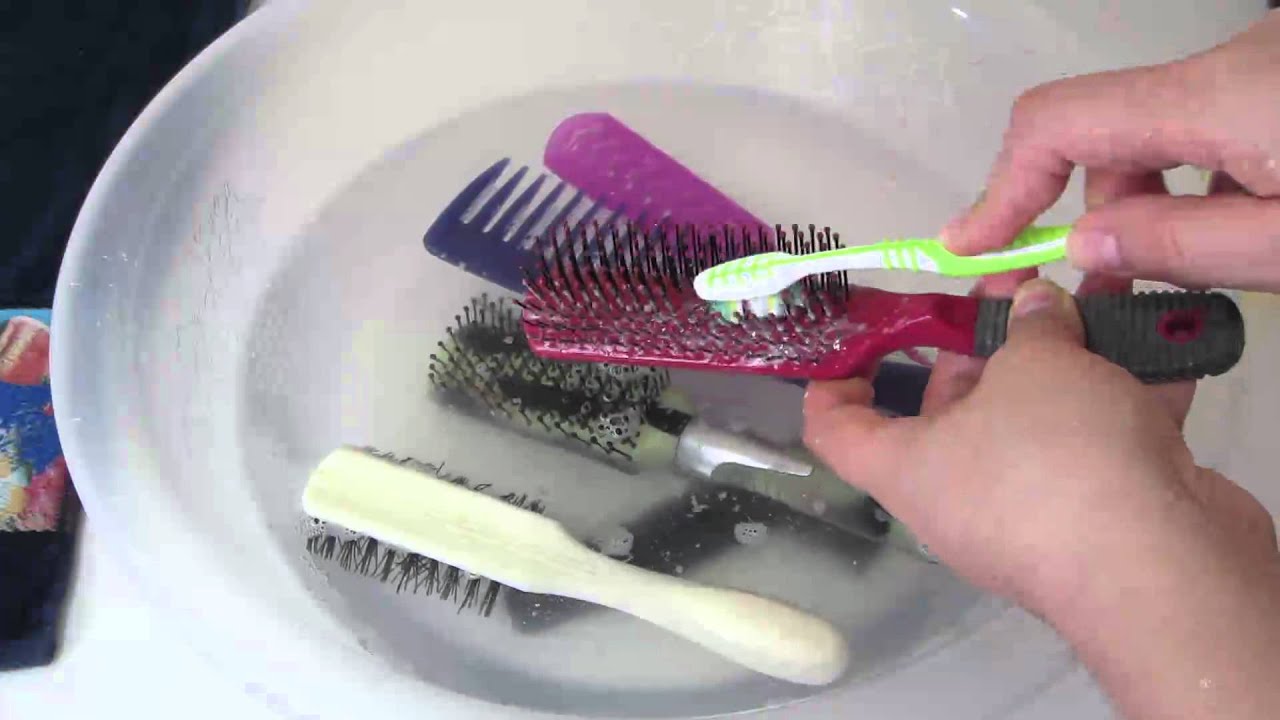 limpeza de escovas de cabelo